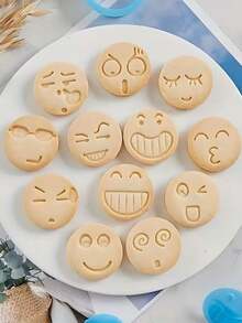 13件套创意饼干模具套装，趣味卡通圆形饼干模具，含12个印章和1个圆形压花工具，塑料材质，DIY烘焙装饰用品
