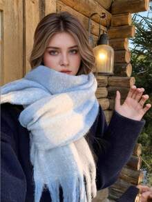 1 件小格子围巾，柔软温暖，适合秋冬