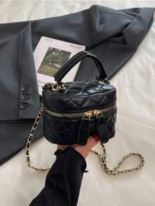 This Fashionable Chain Strap Mini Square Bag Is Lightweight And Portable, With A Chain And Quilted Design That Can Be Folded Freely Or Used Like A Bucket Bag. It Is Very Suitable For Young Women, College Students And Office Workers, And Is An Ideal Choice For The Office, University, Work, Commuting, Outdoor Activities, Travel And Outings.