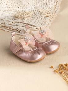 زوج من أحذية الأميرة المسطحة للبنات الرضع بتصميم الإكليل والفيونكة بألوان سادة، جميلة وعصرية، مناسبة للربيع/الخريف - وردي - مشاهدة 3