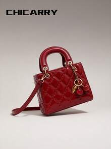 Bolso bandolera de mujer de color rojo burdeos con estilo, bolso de mano acolchado de cuadros, colgante de cereza, decoración de remaches, cierre de cremallera, forro de poliéster, estilo de diseñador conservado, bolso bandolera de moda casual para la calle, adecuado para compras, vacaciones, viajes, fotografía, fiestas y eventos formales - Burdeos - Ver 7