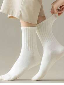 5 أزواج جوارب قطنية متوسطة الطول للجنسين، مرنة للغاية، مضادة للبكتيريا ومزيلة للروائح، بتصميم أحادي اللون، مناسبة للارتداء اليومي والأعمال - متعدد الألوان - مشاهدة 5