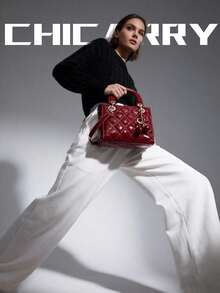 Bolso bandolera de mujer de color rojo burdeos con estilo, bolso de mano acolchado de cuadros, colgante de cereza, decoración de remaches, cierre de cremallera, forro de poliéster, estilo de diseñador conservado, bolso bandolera de moda casual para la calle, adecuado para compras, vacaciones, viajes, fotografía, fiestas y eventos formales - Burdeos - Ver 4