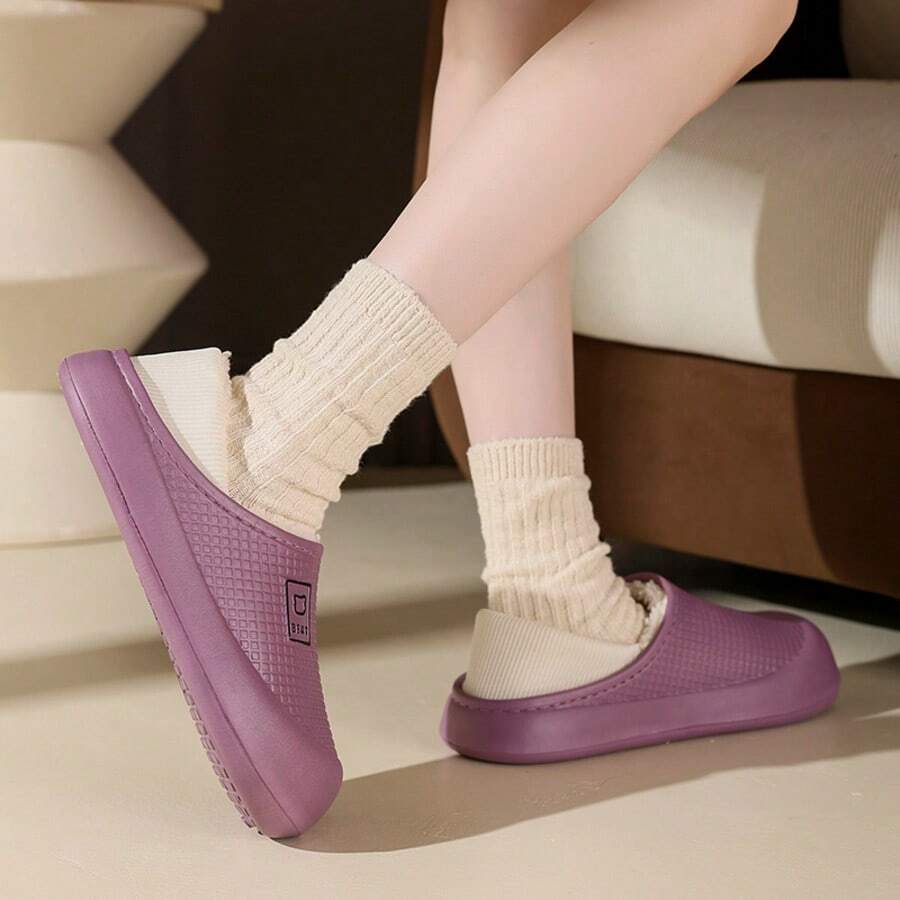 女士一双套脚家居拖鞋，加厚EVA缓震鞋底，时尚卡通熊图案室内拖鞋，冬季保暖 - 易于清洁防滑，柔软毛绒内里，休闲拖鞋，适合情人节、万圣节、毕业典礼、约会、购物、通勤、派对等场合。 - 深紫色 - 查看 1