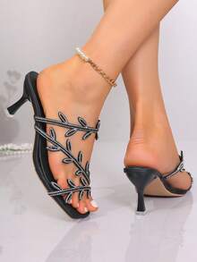 Mẫu sandal cao gót nữ mới năm 2025, thoải mái và nhẹ, thiết kế xỏ chân tiện lợi với họa tiết đính đá, phù hợp cho cả trang phục hàng ngày và dự tiệc, có sẵn màu đen và be. - màu đen - Xem 6