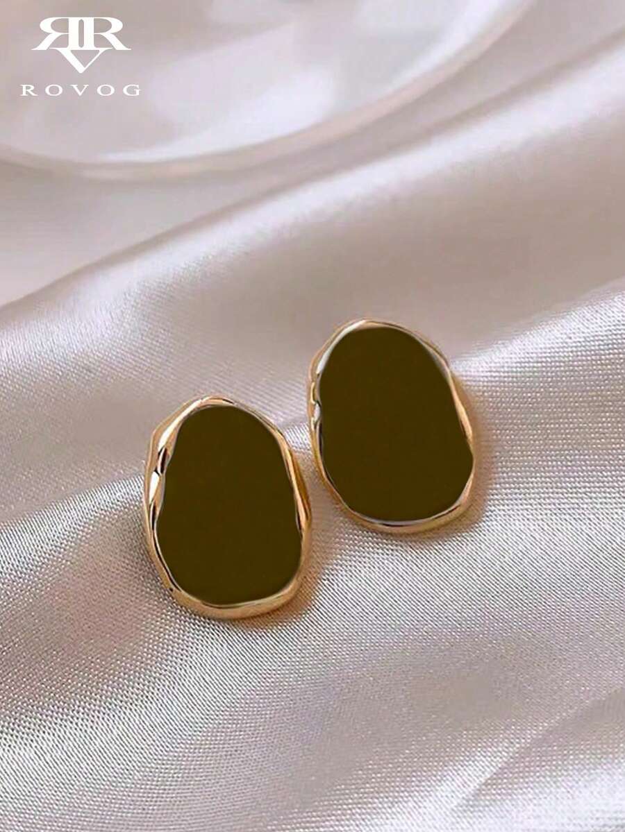 1对简约时尚高端不对称几何设计独特优雅百搭的女士耳环，适合派对和聚会等场合。