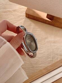 1pc Vintage Luxury Gold/Silver Color Petite Women Bracelet Watch, Fashionable Minimalist Elegant Quartz Watch, Suitable For Daily Wear, Birthday Gift - 銀色 - 查看 6