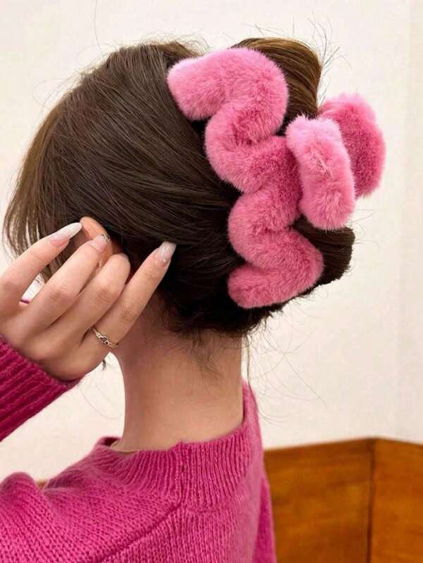 1pc Korean Minimalist & Cute Asymmetrical Plush Hair Claw Clip, Sturdy Non-Slip Versatile Hair Accessory With Cozy Design, Secure-Hold Hair Jaw For Daily Commute, Dating, Autumn Winter, Perfect Gift For Women, Girlfriend, Mom, Daughter Women Hair Accessories Beach Hair Clips