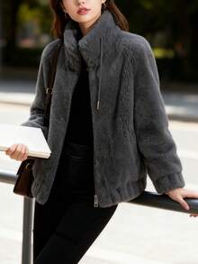 Women's Faux Shearling Fleece Jacket - Full Zip, Soft Warm & Cozy With Functional Pockets | Fall Winter Casual Everyday Wear. Made Of Soft, Faux Fur Fabric With A Drawstring Stand Collar, This Solid-Color Jacket Balances A Sweet, Cool, And Warm Look With An Eye-Catching Yet Understated Style, Making It A Sophisticated Piece To Brighten Up Your Fall And Winter Outfits. Suitable For Everyday Outings, Coffee Shop Visits, And Casual Commutes, It's Comfortable For Both Indoor And Outdoor Wear. - 灰色 - 查看 5