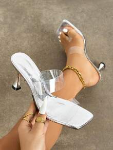 女士高跟鞋，时尚优雅，适合派对、户外活动和正式场合。采用透明PVC材质，搭配金属装饰和舒适的粗跟。百搭时尚，既可日常穿着，也可作为礼服凉鞋。 - 銀色 - 查看 1