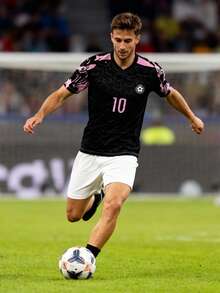 2025款定制运动球衣，男士V领足球俱乐部训练上衣，前后可个性化定制姓名、号码和队徽，舒适贴身，适合休闲、派对、日常夏季穿着，旅行收纳包 - 彩色 - 查看 4