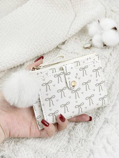 Avec un pompon, boucle de mode rose en forme de nœud papillon, porte-cartes fin et léger, portefeuille portable pour argent liquide, cartes d'identité et de crédit, poche pour pièces. Cadeau d'anniversaire, de Noël, de Saint-Valentin pour amoureux, femmes, filles, adolescentes, étudiantes. Fournitures scolaires pour dortoir et rentrée scolaire.