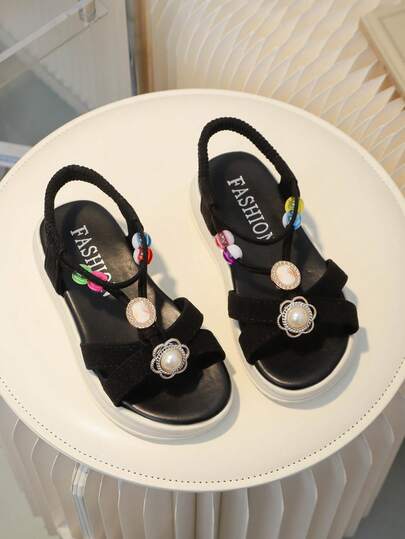 这款儿童彩色珍珠串珠装饰凉鞋，适合夏季生活、休闲穿着、户外玩耍、夏季居家和海滩旅行，珠子和水钻颜色随机。