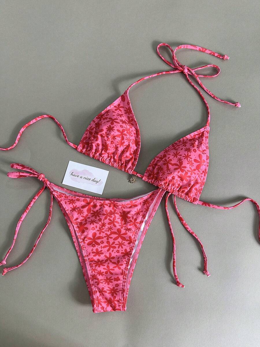 Bộ bikini 2 mảnh dễ thương, gợi cảm dành cho nữ mùa hè 2026, thiết kế hở lưng, buộc dây bên hông, thích hợp cho tiệc bể bơi, kỳ nghỉ biển và tắm nắng. - Hoa Nền Đỏ - Xem 1