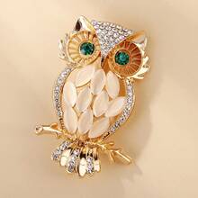 Rhinestone Detail Owl Design Brooch - Yellow Gold - View 4