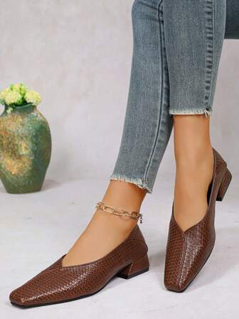 女士方头套脚鞋，大码粗跟软底舒适防滑设计，四季皆宜，棕色