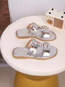 Mẫu dép xăng đan liền thân thời trang trẻ em mới năm 2026, kiểu dáng trung tính, phù hợp cho mùa hè. Giày dép trẻ em chất lượng cao, thanh lịch, đơn giản. - Bạc - Xem 5