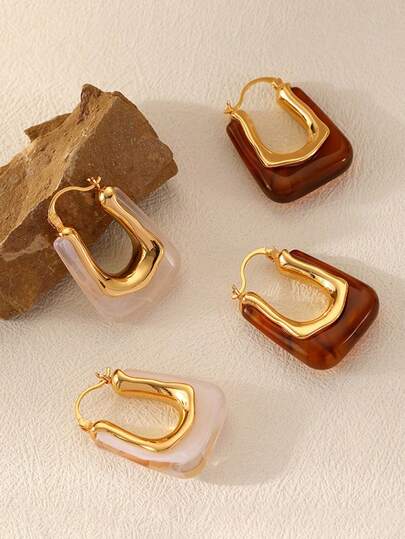 一对树脂彩色几何圈形耳环，简约时尚的欧美优雅风格，适合日常佩戴