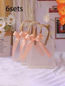 三色透明礼品袋，带蝴蝶结丝带，尺寸为 5.91*5.12*2.76 英寸，适用于生日、伴娘礼物、糖果、珠宝、婚礼、情人节、购物等场合。 - 多色 - 查看 1