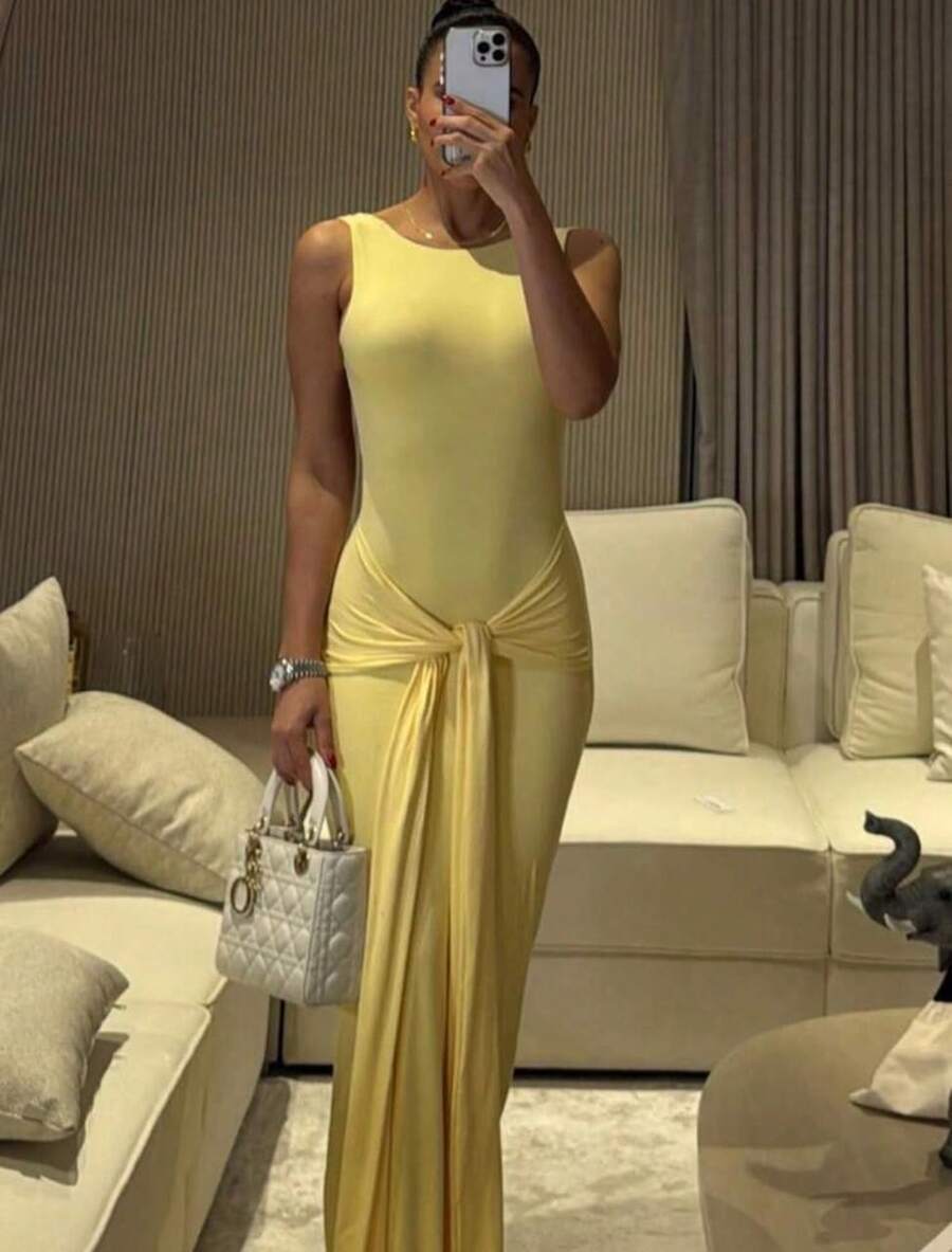 Elegant Women's Long Fitted Dress With Knot And Tie Detail, Sleeveless, With Round Neckline At The Back And Bare Back, Ideal For Formal Summer And Evening Wear. - 黃色 - 查看 1