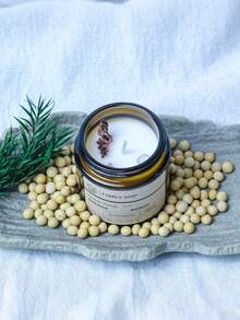 1支100克迷迭香香氛蜡烛，北欧风格琥珀色玻璃罐，无烟燃烧技术，清新草本香氛，卧室助眠放松，持久燃烧8-12小时，大豆蜡基底，温和不刺激，家居香氛装饰，生日礼物，圣诞礼物，送给女性朋友