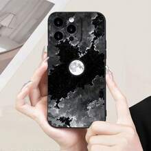 1 funda de teléfono personalizada de TPU elegante y silenciosa con diseño creativo de nubes y satélites, anti-suciedad y duradera, que proporciona protección contra golpes y caídas para varios modelos de , adecuada para  17/17 Pro/17 Pro Max/17 Air/ 16/16 Pro/16 Pro Max/16 Plus/ 15/15 Pro Max/15 Pro/15 Plus/ 14/14 Pro/14 Plus/14 Pro Max/ 13/13 Pro/13 Pro Max/12/12 Pro/12 Pro Max/11/11 Pro/11 Pro Max/XR/X/XS/XS Max. Es el regalo de cumpleaños perfecto para novias, novios, esposos, esposas, amigos o para uno mismo, innovador y a la moda, adecuado tanto para hombres como para mujeres. - Negro 2011 - Ver 5