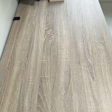 【灰色木纹纸】自粘灰色木纹接触纸卷 | PVC壁纸，适用于家具、橱柜、桌子和厨房装饰 | DIY即撕即贴，可移除，易于粘贴 - 彩色 - 查看 2