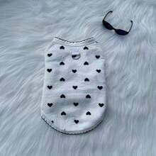 黑色爱心图案时尚宠物背心，保暖内衬，双面绒面，适合贵宾犬、泰迪熊、比熊犬等小型犬猫穿着，可爱又时尚。 - 彩色 - 查看 10