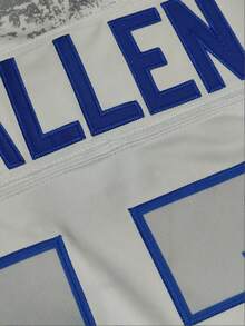 KTYSDE 男士17号白色美式橄榄球球衣，经典水牛刺绣，V领宽松短袖运动橄榄球衫，适合日常休闲穿着、比赛训练、街头嘻哈风格，情人节礼物，男女通用