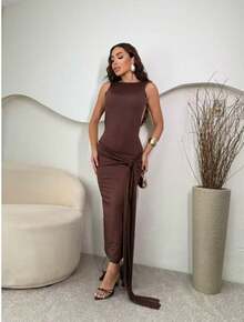 Elegant Women's Long Fitted Dress With Knot And Tie Detail, Sleeveless, With Round Neckline At The Back And Bare Back, Ideal For Formal Summer And Evening Wear. - 鏽棕色 - 查看 4