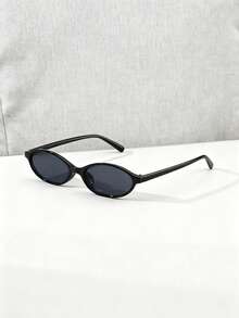 A Pair Of Cat-Eye Narrow-Frame Small PC Ultralight Glasses, Retro And Versatile, Suitable For Street Style, Runway Shows, Parties, And Fashion Eyewear.