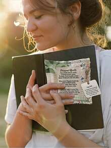 带十字架的祈祷毯，口袋大小的迷你祈祷毯，手工制作的十字架口袋祈祷毯，饰有鼓舞人心的圣经经文 - 完美的基督教礼物，适合复活节、感恩节、圣诞节、新年、母亲节，寓意深刻的诗歌设计，涤纶面料，适合洗礼、初领圣体、圣诞节、感恩节、新年和其他宗教场合。 - 多色 - 查看 3