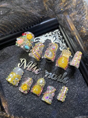 10pcs Short Duck Fake Nail Set, Silver Shimmering And Sparkling Nail Art Style,3D Three Dimensional Chain Beads&Crowns&Flowers&Hearts&Nail Gem Accessories Decoration,Pink Shiny Nail Color Diamond,In Y2k Style Wearable Nail Art Set,Suitable For Women To WearDaily Parties (With: A Piece Of JellyGlue And A Friction Strip) Nail Supplies Nails