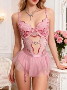 Conjunto de lencería para mujer con corsé de encaje floral con aberturas, falda de tul con volantes y corazones de strass y tirantes ajustables 2 piezas - Rosa - Ver 4