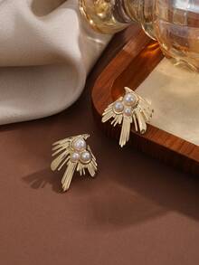 Pendientes de hoja de arce vintage y perla con bordes chapados en oro, pendientes de mujer de alta gama, diseño único, material metálico. - Multicolor - Ver 2