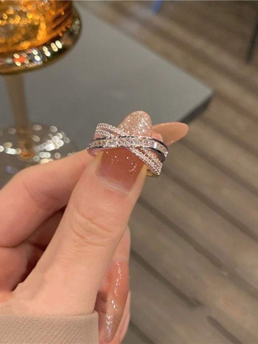 1pc Fashionable, Versatile, Minimalist, Niche Design, Elegant, Luxury Vibe Criss-Cross Ring For Women, Everyday Wear - Silver - View 1