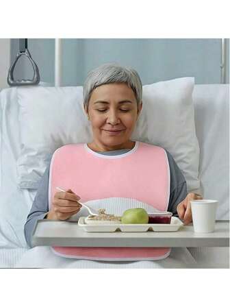 成人围兜一件装，防污，加厚天鹅绒材质，可调节，可机洗，浅蓝色涤纶针织面料，带魔术贴，适合老人和成人使用。