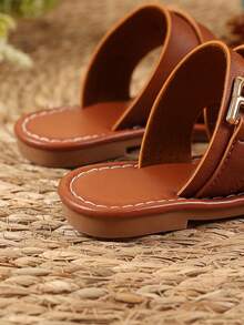 1 par de sandalias de moda para niños/niñas talla grande en color marrón, material de piel sintética de unicolor con parches, decoración de hebilla metálica brillante, puntera redonda, plana y antideslizante, estilo romano elegante y lindo, adecuado para niños y niñas de 3 a 15 años, para uso casual, fiesta, viaje, primavera/verano 2026 - Marrón - Ver 10