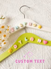 شماعات أسماء الأطفال الخشبية المخصصة، ديكور منزلي جميل، حفلة نوم، حفل زفاف، هدايا الحفلات - متعدد الألوان - مشاهدة 1