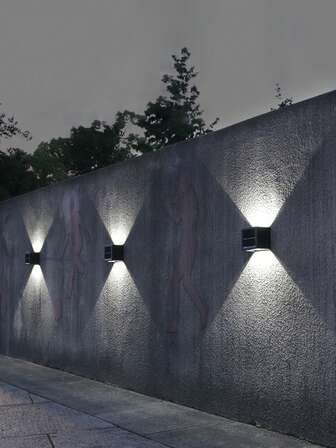 1个/2个太阳能可调壁灯，户外防水LED泛光灯，适用于别墅外墙、楼梯、建筑装饰、照明设计和氛围营造的景观照明