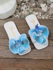 A Pair Of Children's Bohemian Vacation Style White And Blue Floral Flip-Flops Are Suitable For Summer, Weddings And Daily Outings, Parties And All-Day Comfortable Wear - Blue - View 3
