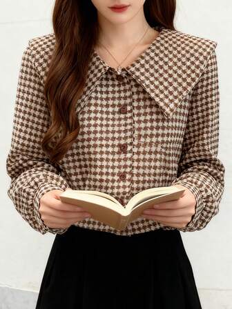 Retro Houndstooth Print Cropped Shirt With Oversized Collar, French Chic Style Waist Cinching Plaid Top, Suitable For Casual Outings And Dates