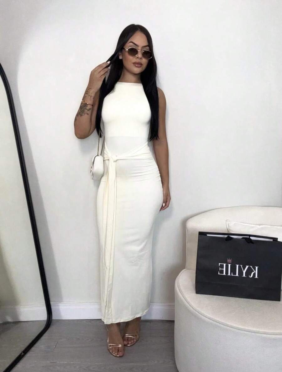 Elegant Women's Long Fitted Dress With Knot And Tie Detail, Sleeveless, With Round Neckline At The Back And Bare Back, Ideal For Formal Summer And Evening Wear. - 白色 - 查看 1