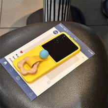 可爱清新简约黄色手机壳，带珠子木花环，兼容三星 Galaxy ZFlip7、Z Flip6、ZFlip 5、Zflip6、Zflip5，防震后盖，也兼容摩托罗拉和小米 MixFlip 手机。