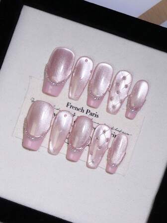 10片棺材形中长款裸粉色猫眼新娘美甲贴片 - 可重复使用法式格纹公主风假指甲贴片，带珍珠装饰和胶贴，适合婚礼新娘，持久耐用。