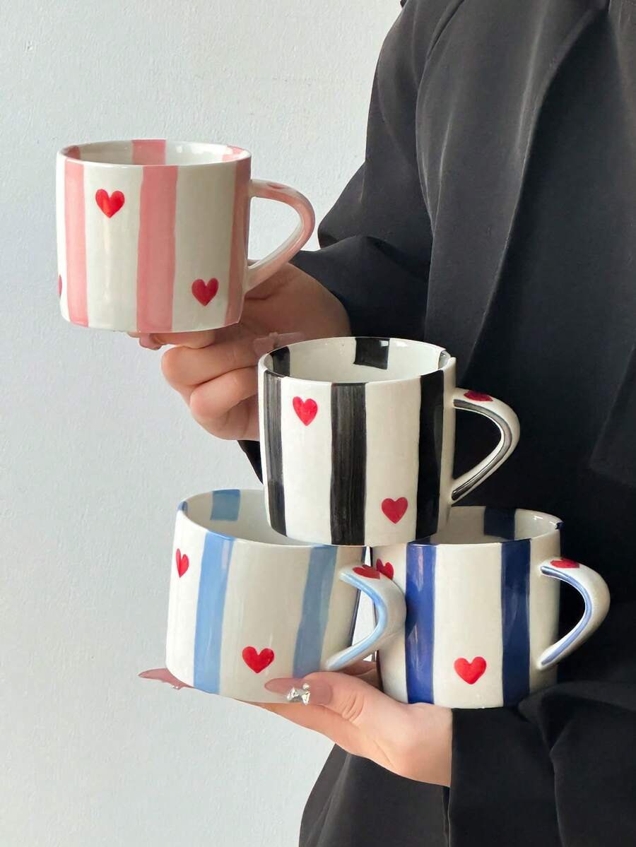 1个手绘心形条纹陶瓷咖啡杯，北欧简约经典条纹系列手绘马克杯，搭配4.5英寸条纹甜点盘，适合男女下午茶、冲泡咖啡、馈赠亲友、摄影。