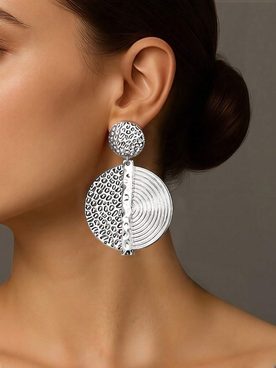 1 Pair Women's Fashion Exaggerated Large Metal Pendant Earrings - Silver - View 1