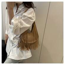 长流苏女士手提包 时尚单肩包 女士手提包 柔软PU皮革休闲单肩包 腋下包 女式托特包 - 彩色 - 查看 6