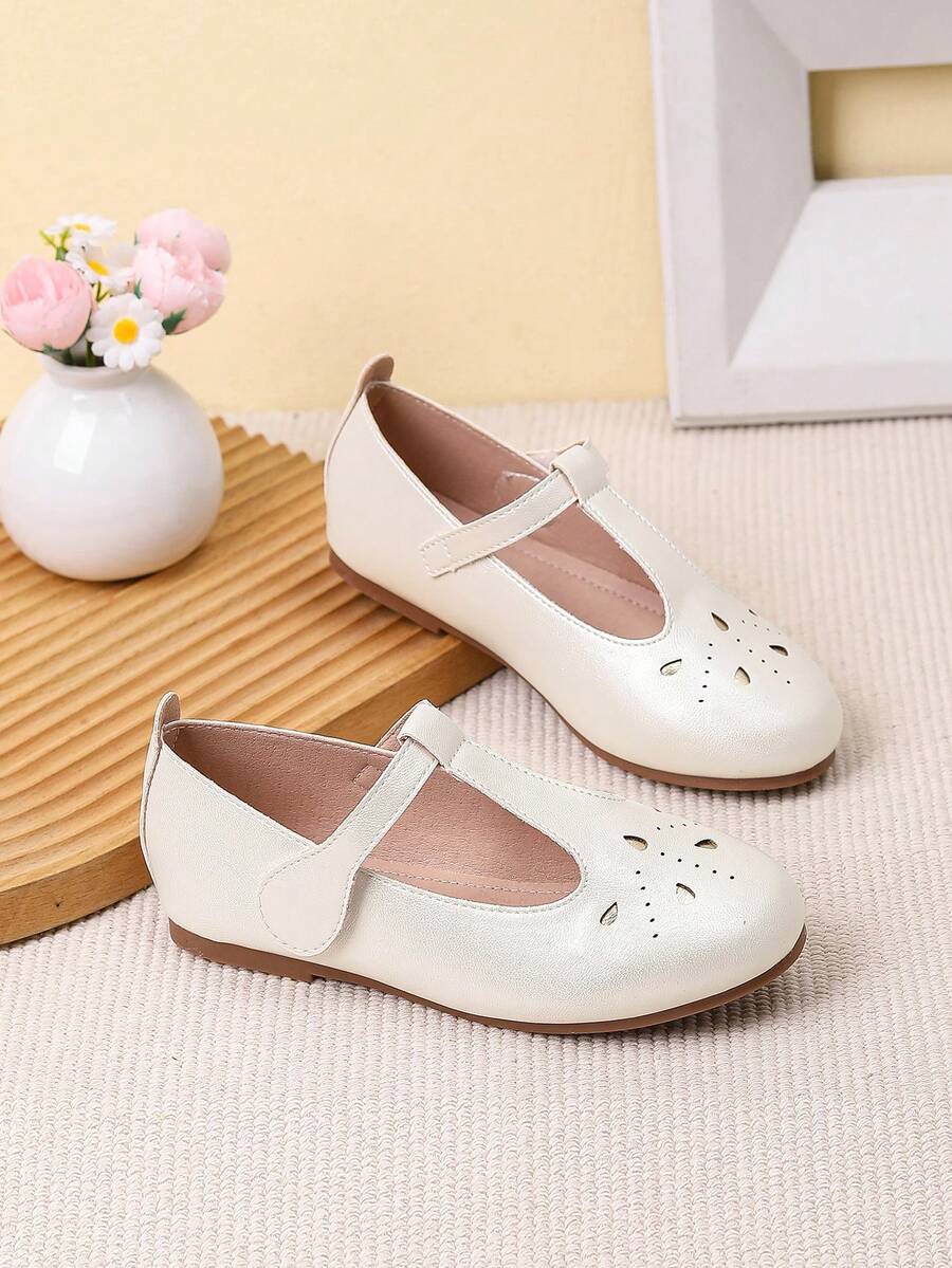 1 Pair Fashionable Spring/Autumn Girls Hollow Flat Shoes - White - View 1