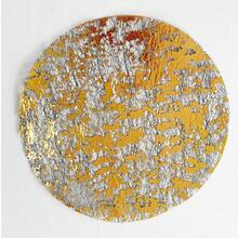 120片装优雅金色一次性餐垫 - 33*33厘米，圆形涤纶桌垫，闪亮网状设计，适用于婚礼、生日、节日等场合 - 完美适用于餐饮和家居装饰 - 黑金色 - 查看 8